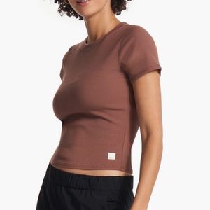 Vuori Pose Fitted Tee